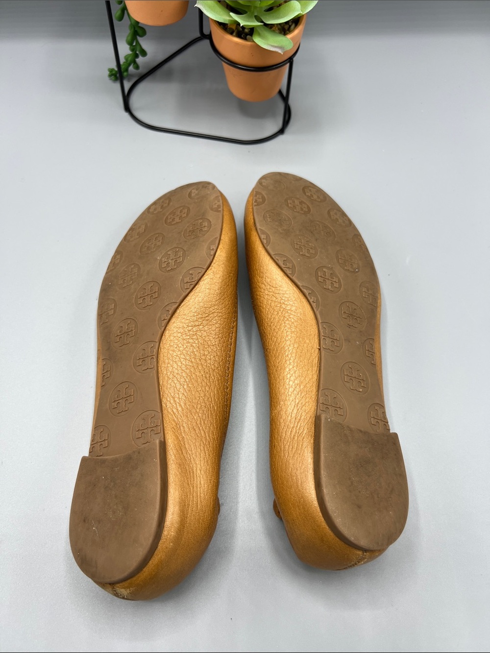 Tory Burch Caramel Leather Logo Ballet Flat out of smoke - Picture 8 of 9